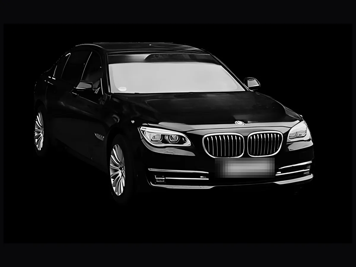 A black BMW 7 Series
